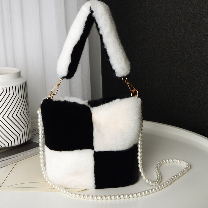 Quinn | Fluffy Bucket Bag with Faux Pearl Chain