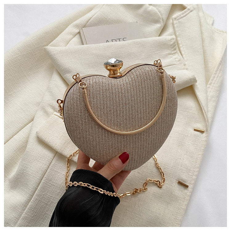 Heart-shaped metallic clutch with chain