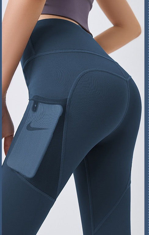 Woman wearing black high-waist leggings with phone pocket