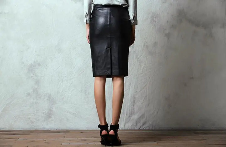 Plus Size High Waisted Tummy Control Ruched Curved Hem 2-in-1 Fleece PU Leather Midi Casual Skirt