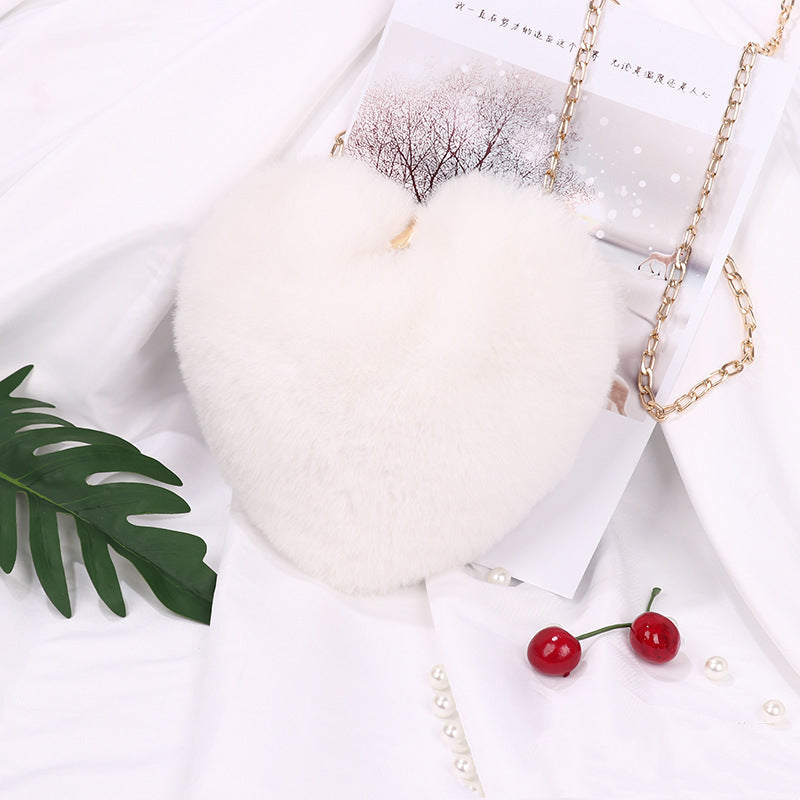 Fluffy heart-shaped bag with gold chain